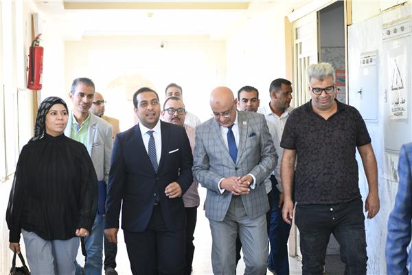 الدكتور خالد عبدالحليم محافظ قنا