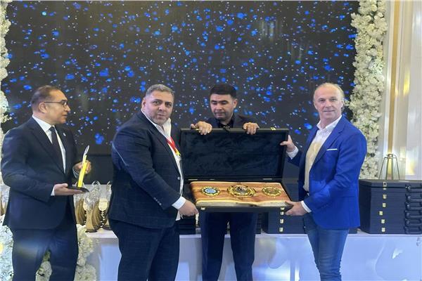 رئيس الاتحاد الدولي للكيك بوكسينج يكرم محمد صبيح