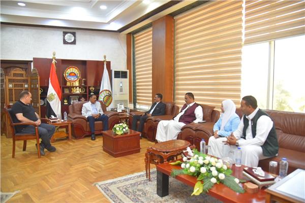 محافظ مطروح يستقبل وفد حزب المصريين الأحرار‎