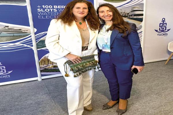 الأميرة فوزية مع قنصل مصر العام 