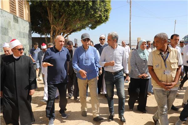 محافظ المنيا يزور البقيع الثانى