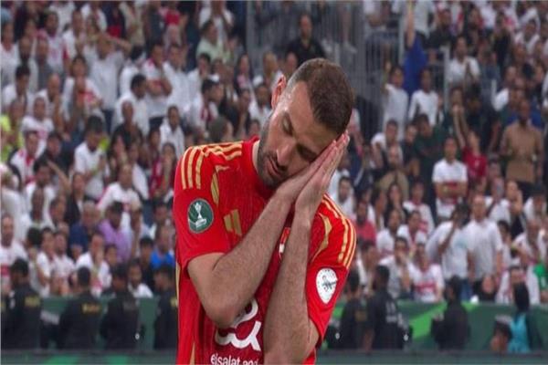 عمر كمال لاعب الأهلي أثناء احتفاله عقب ركلة الترجيح 