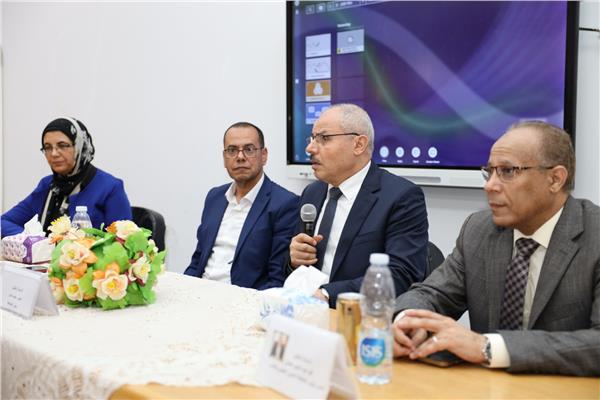 الدكتور ناصر مندور رئيس جامعة قناة السويس خلال الفاعيلية