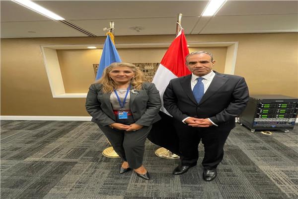 بدر عبد العاطي مع مراسلة بوابة أخبار اليوم