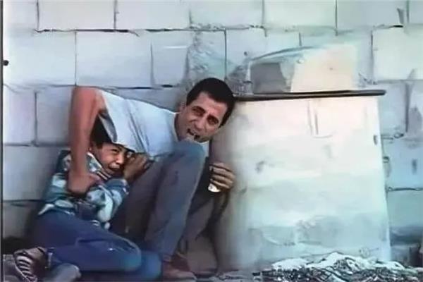 جمال الدرة أثناء محاولة حماية محمد من رصاص الاحتلال