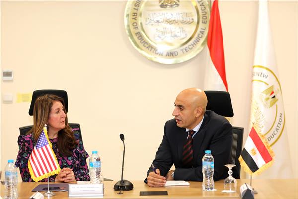 جانب من اجتماع وزير التعليمبالسفيرة الأمريكية بالقاهرة