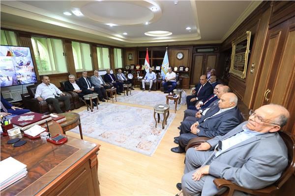 محافظ كفر الشيخ يستقبل مجلس عائلات عاصمة المحافظة