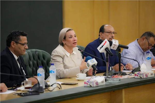 وزيرة البيئة خلال صالون الصحفيين