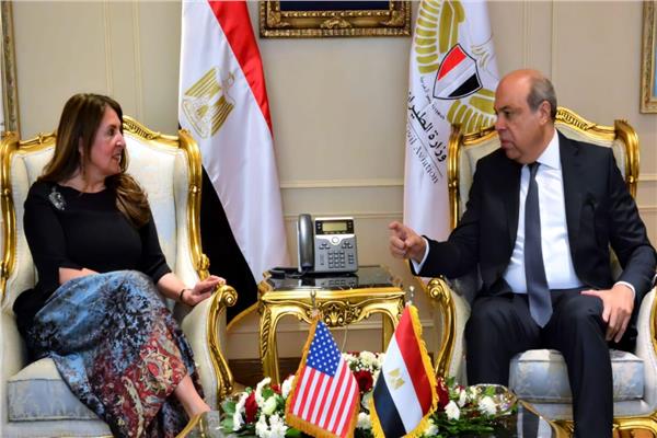 لقاء وزير الطيران المدني بسفيرة الولايات المتحدة بالقاهرة
