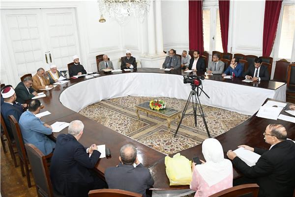 جانب من اجتماع وزير الأوقاف بلجنة السنة والسيرة النبوية