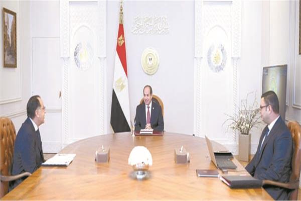 الرئيس السيسي خلال لقائه مع د. مصطفى مدبولى  والمهندس شريف الشربينى