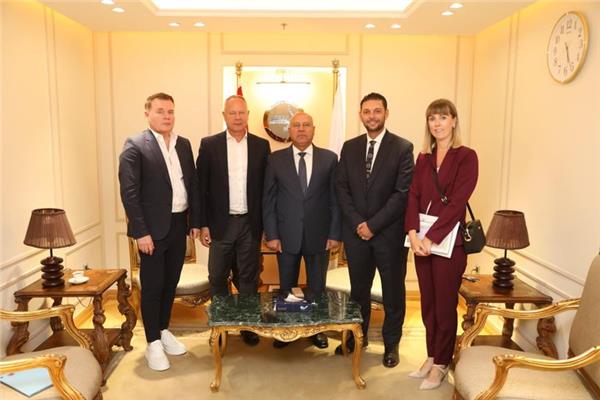 وزير الصناعة والنقل يبحث إنشاء مجمع صناعي للأثاث بمدينة العلمين الجديدة