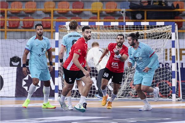 صورة من مباراة الأهلي وبرشلونة