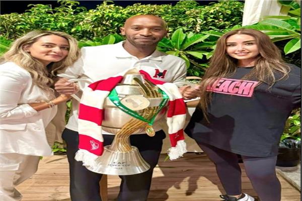 شيكابالا يحتفل مع لبيب ونجوم الزمالك 