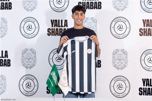 ماجد عبد الله لاعب نادي الشباب السعودي
