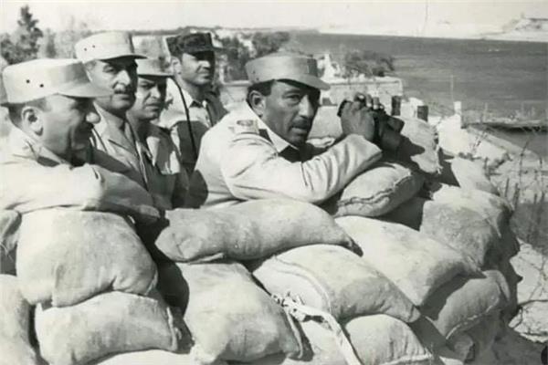 الرئيس البطل أنور السادات على الجبهة