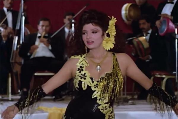 الفنانة نبيلة عبيد من فيلم "الراقصة والسياسي"