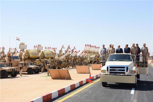 الرئيس السيسي أثناء تفقده اصطفاف القوات