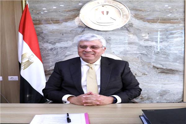 الدكتور أيمن عاشور