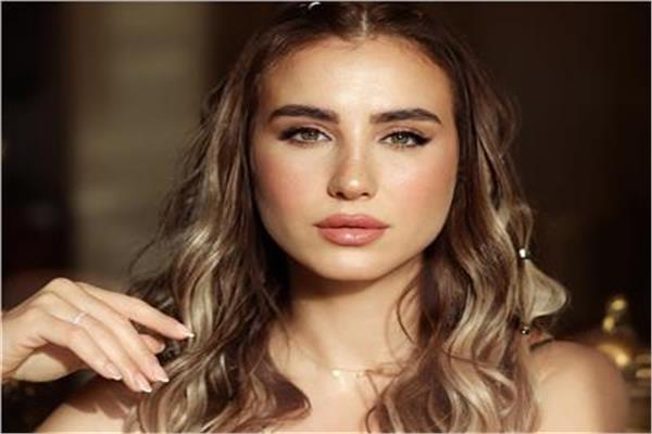 الفنانة هلا السعيد 