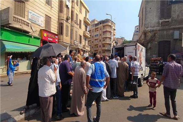  إقبال كبير على  سيارات حياة كريمة