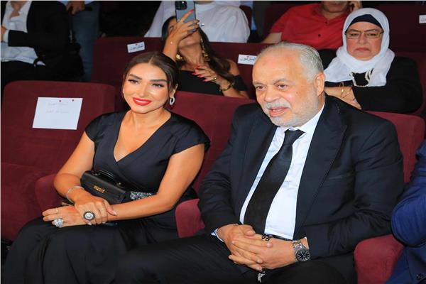 أشرف زكي وروجينا
