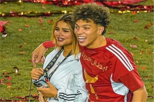 إمام عاشور وزوجته