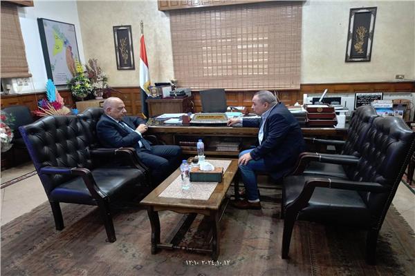 وزير الكهرباء يواصل جولاته الميدانية