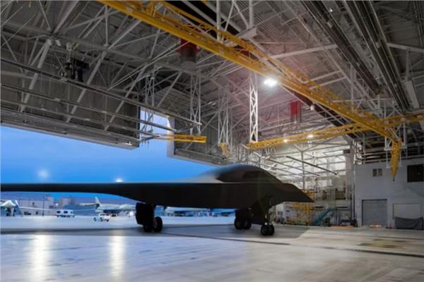  طائرة B-21