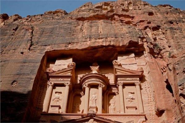 اكتشاف مقبرة هياكل عظمية عمرها 2000 عام