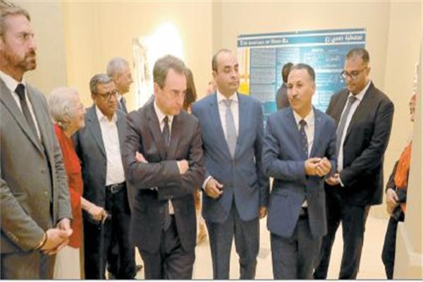 د. محمد إسماعيل والسفير الفرنسى إيريك شوفالييه فى المتحف