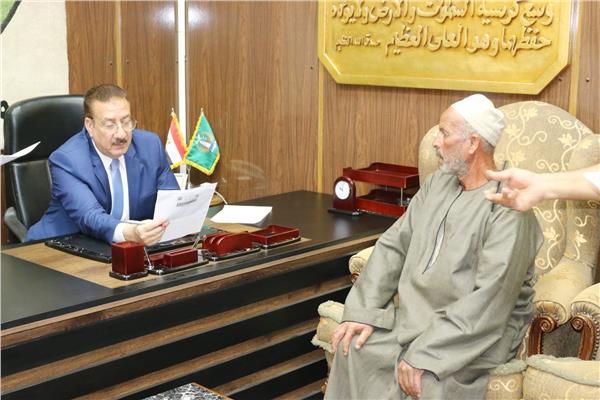  محافظ المنوفية يلتقى عدد من المواطنين لحل شكواهم 