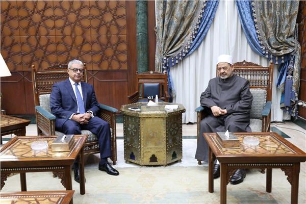 شيخ الأزهر يستقبل سفيرَيْ مصر الجديديْن لدى السعودية وهولندا    