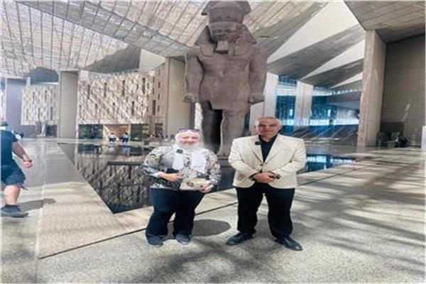 محررة بوابة أخبار اليوم خلال جولتها داخل المتحف الكبير