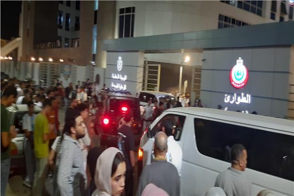 أسر وزملاء الطلاب حادث انقلاب أتوبيس بطريق الجلالة