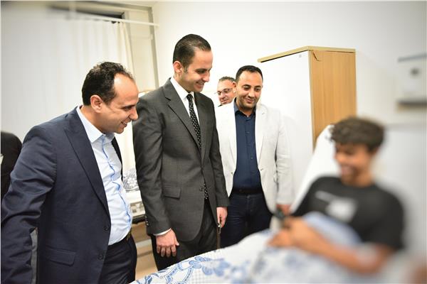 زيارة نائب وزير الصحة لمصابي حادث اوتوبيس طريق الجلال