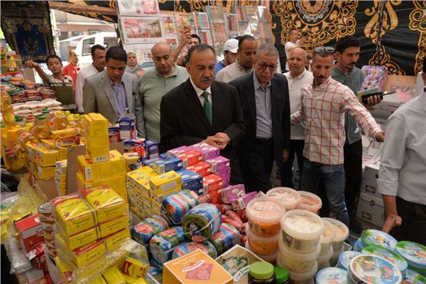 محافظ أسيوط يفتتح معرض السلع 