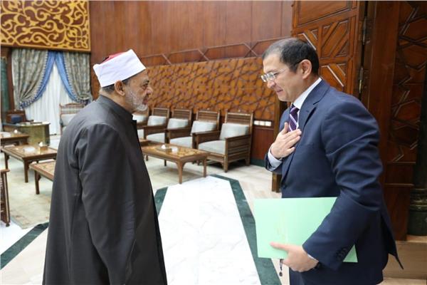  فضيلة الإمام الأكبر يستقبل السفير الأوزبكستاني