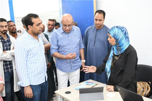 الدكتور حازم عمر نائب محافظ قنا