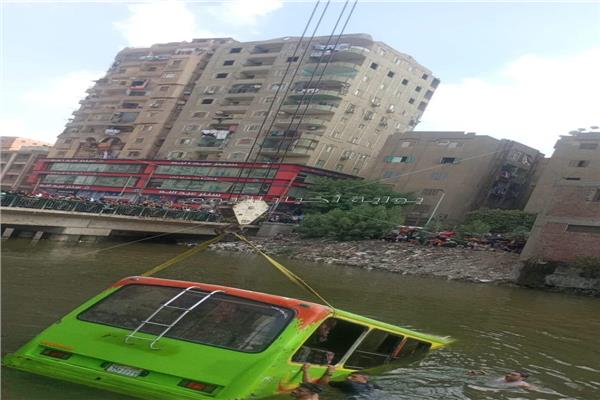  سقوط اتوبيس ركاب بترعة الشرقاوية بشبرا 