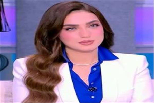 الإعلامية ياسمين عز