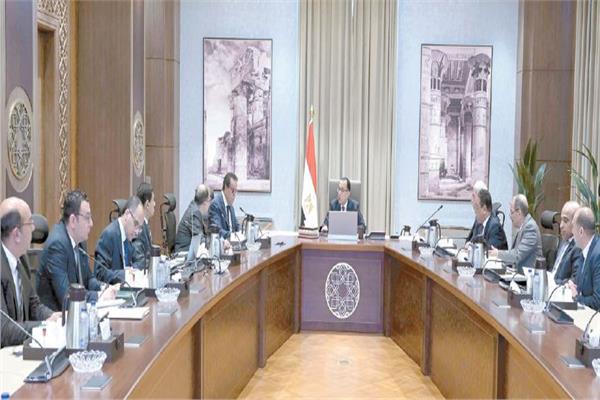د.مصطفى مدبولى خلال متابعته موقف توفير الأدوية والمستلزمات الطبية