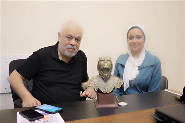 أشرف زكي نقيب المهن التمثيلية مع محررة بوابة أخبار اليوم
