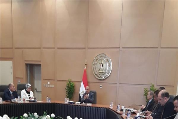 وزير الكهرباء خلال المؤتمر