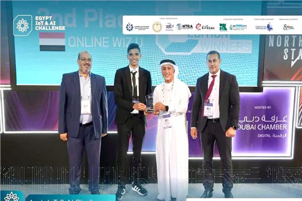 وزير التعليم يهنئ الطالب محمد هانى كمال بمدرسة المتفوقين للعلوم والتكنولوجيا 