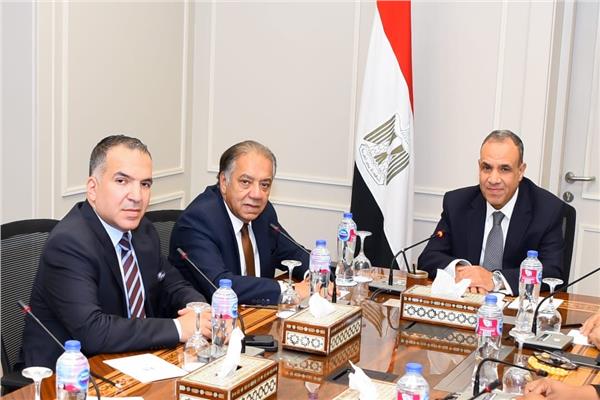 وزير الخارجية والهجرة خلال الاجتماع