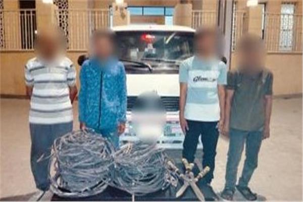 المتهمين وبحوزتهما المضبوطات