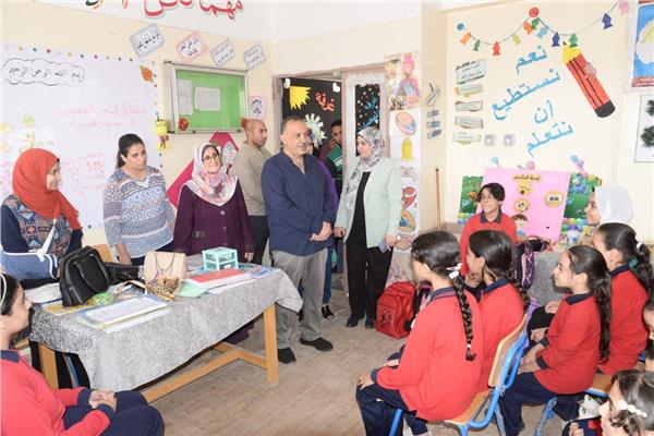 اللواء دكتور هشام أبو النصر محافظ أسيوط خلال الجولة 