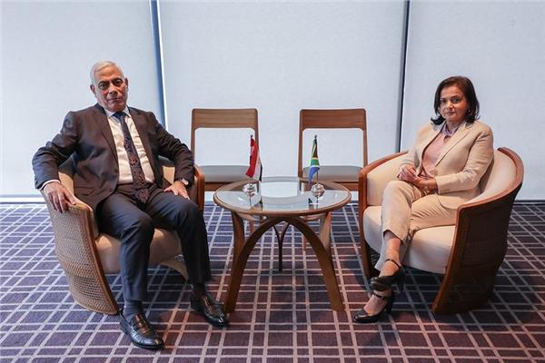 المستشار محمد شوقي خلال لقاءه شاميلا باتوهي النائب العام لدولة جنوب إفريقيا