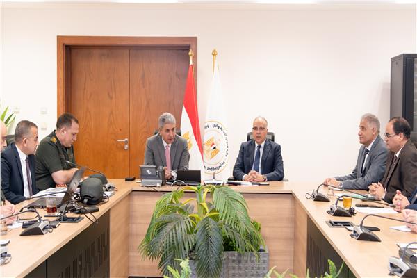 وزير السياحة يشارك في اجتماع لمتابعة إجراءات التعامل مع أراضى طرح النهر من شبرا حتى حلوان    